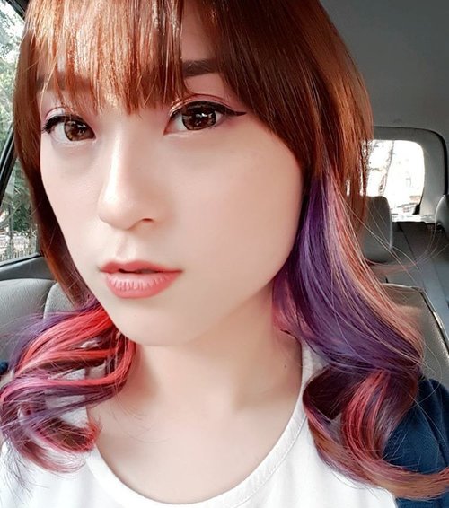 Here is it.. i give you my COTTON CANDY hair.... love my purple pinky hair now.. done by @rika_salon ..
.
will upload the vid and blog about it soooonnn.... stay tuned 😉😉
.
#cottoncandy #hair #ombrehair #ombre #cottoncandyhair #purple #pink #beautyblogger #bloggerindo #bloggerindonsia #youtuberindo #youtuberindonesia #clozetteid #indobeautygram #뷰티브로그 #뷰티 #유투브 #브로그 #뷰티스타그램