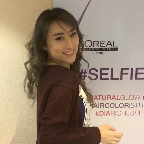 Helow helow, Vlog for my Hair transformation using @lorealpro #selfiecolor at @irwanteamhairdesign is now UP in my youtube channel.. you can find the link in my bio or click here https://youtu.be/Hz5flAvC2f8
.
.
.
Thanks to @clozetteid 💖💖💖
.
.
.
.
#clozetteid #clozetteidreview #irwanteamxclozetteidreview #irwanteamreview #lorealproid
