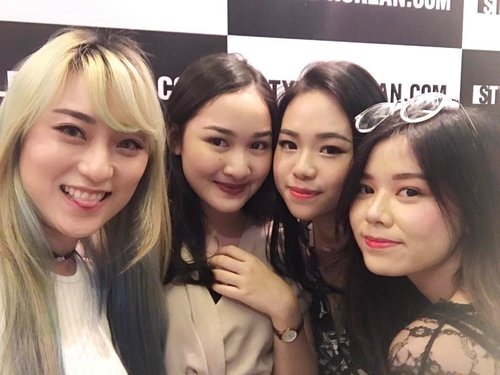 With the girls at @stylekorean_id @stylekorean_global event today.. such a good day meeting you all @kiaraleswara @molita_lin and @elinivana .
.
.
.
#clozetteid #beauty #beautyblogger #indobeautygram #indobeautyblogger #indonesianyoutuber #instagood #makeuplover #fashiongram #youtuber #style #l4l #패션 #블로거 #스타일 #스트리트패션 #스타일링 #셀카 #셀카그램 #셀피 #셀피그램 #美 #化粧 #ブロガー #スタイル #可愛い #stylekoreanbeautysharing
