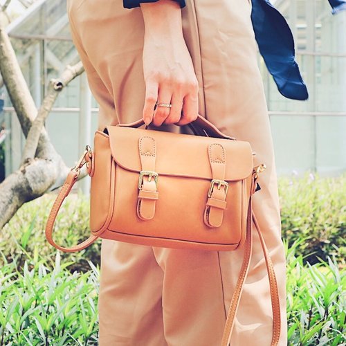 Detail for my Tsania Satchel Bag B7-Khaki from @berrybenkalabel .. .
.
.
.
Get discount, by using this code hisafuxbb15 if u want to buy product from @berrybenka (t&c applied) and get 15% off, no min purchase.. how amazing is that.. time to shop.. .
.
#bproject2017 #berrybenkalook #bprojectxbblabel #beautynesiamember #clozetteid #beautyblogger #fblogger #blogger #beauty #l4l #bblogger #styleblogger #ulzzang #fashionpeople #vscocam #beautyinfluencer #beautyenthusiast #youtuberindonesian #indonesianfemaleblogger #beautychannelid #ootd #makeupjunkie #블로거 #스트릿스타일 #샐가 #샐피 #패션모델 #뷰티 #bloggerceriaid #bbcelebstyle