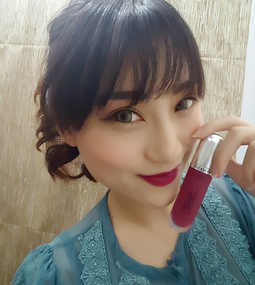 Morning all 😄.. i super like this burgundy purpleish lip color from @revlonid .
Ultra HD Matte lip color ini become one of my lips haul till now... walaupun hasilnya matte tp tuh tetep lembab dibibir... omg so in love with this and the smells is so good too like i want to lick it haha 😅.. aku tuh bukan orang yg sk dgn lips bold.. but this one is exception... you all have to try this n im sure u gonna be like this too.. .
#revlon #revlonid #ultrahdmattelipcolor #beautyblogger #indobeautyvloggers #indobeautyblogger #clozetteid #lipstick #bloggerindo #bloggerindonsia#youtuberindo #youtuberindonesia #selfie #셀카그램 #셀피 #셀피그램 #셀카 #브로그 #뷰티브로그 #뷰티스타그램 #뷰티 #유투브 #입술 #입술스타그램