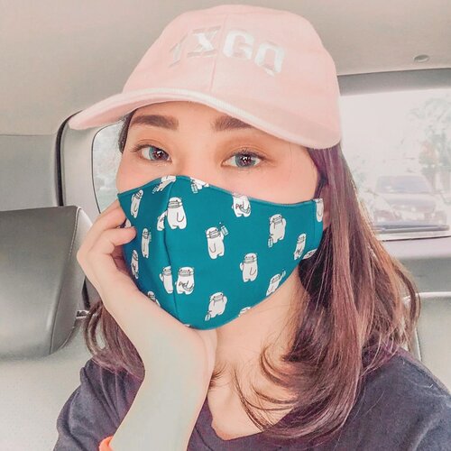 Tetep pake masker even di dalem mobil.. karna udah kebiasaan + ini masker nyaman n lucu.. (warna asli ada di slide sebelah) -feat masker yg kalian tanyain ini dr @poethehippo .. mereka bisa custom jg n produknya lucu2 banget.. ..Edit by preset from @wanderlust.preset , Get 50k off with my code WANDELUSTXHISAFU (ada 1000+ preset guys cm 100rb doang jd nya) .....#wearmasksavelives #pakemasker #wearmask #mask #maskerkain #maskerlucu #beauty #makeup #koreanmakeup #partnershipwithhisafu #happysunday #clozetteid #셀카스타그램 #셀피스타그램 #뷰티스타그램 #메이크업그램 #마스크 #hisaxpoethehippo