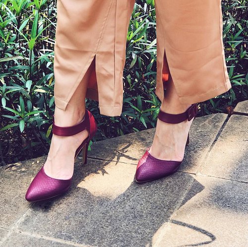 Loving this shoes from @berrybenkalabel .. its Luce Heels in the color Maroon .. Make ur leg more 'jenjang' like a model.. .
.
.
.
.
.
Dont forget to use my code hisafuxbb15 if u want to buy this pretty shoes or something else from @berrybenka .. and you will get 15% off with no min purchase.. YAS ..
.
.
#bproject2017 #berrybenkalook #bprojectxbblabel #beautynesiamember #clozetteid #beautyblogger #fblogger #blogger #beauty #l4l #bblogger #styleblogger #ulzzang #fashionpeople #vscocam #beautyinfluencer #beautyenthusiast #youtuberindonesian #indonesianfemaleblogger #beautychannelid #ootd #makeupjunkie #블로거 #스트릿스타일 #샐가 #샐피 #패션모델 #뷰티 #bloggerceriaid #bbcelebstyle