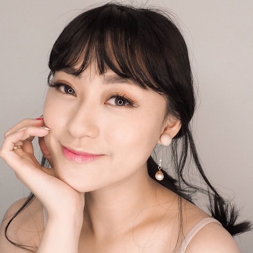 Feels so korean with this korean makeup look... Bikinnya gak susah loh, udah nonton blm tutorialnya? ada di instagramku.. .
.
.
.
.
.
.
.
#clozetteid #makeup #beauty #koreanmakeup #아이섀도우 #셀카 #셀카그램 #뷰티