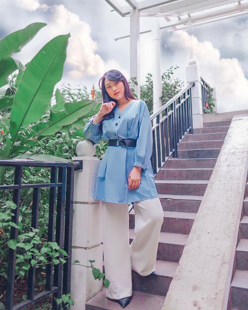 Happy Monday.. wrapped in my favorite fashion brand // dress @pomelofashion // pants @avgal_collection -
Selamat beraktivitas guys.. -
btw slide ya untuk foto beforenya.. ini aku pake preset dr @wanderlust.preset seri bhons dan klo pake kode promo aku 'WANDELUSTXHISAFU' kalian bisa dpt in disc 50rb jd harga presetnya cm 100rb uda dpt ribuan preset..