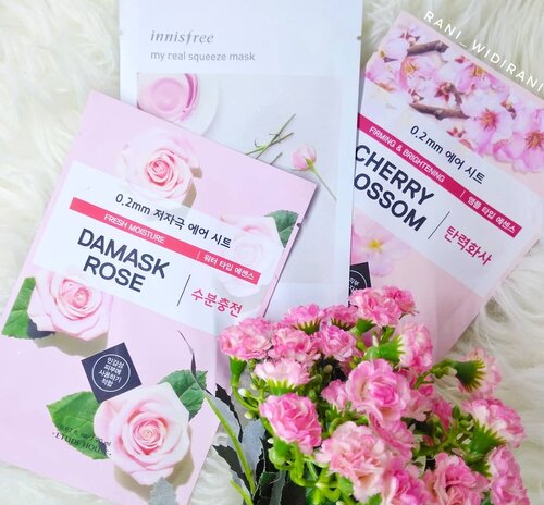 Dari buanyak jenis dan merk sheet mask yang sudah saya coba, entah kenapa saya paling cocok sama sheet mask yang essence-nya cair dan bunga2an macem mereka ini. Lebih hydrating, bisa lembab seharian, dan di kulit gak berasa lengket2.  Plus yang paling penting, sheet mask bunga2an gini enggak bikin jerawat nongol. 
#skincare #skincareroutine  #skincareaddict #sheetmask #koreansheetmask #etude  #instamakep #dailymakeup #makeuporganization #blogger #beautyblogger #indonesianbeautyblogger #beauty #instabeauty #blush #fdbeauty #highlighter #roseaddict #floweraddict #lipstickaddict #rose #sheetmaskcollection #motd #makeupoftheday #hydratingmask #makeuplook #innisfree #makeupmafia #ilovemakeup #clozetteid