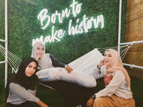 Having a sister is like having a best friend you can't get rid of. You know whatever you do, they'll still be there.- Amy Li...#sisterhood #sistersquad #sisterstilljannah #Family #InstaDaily #instagood #ootdhijabindonesia #clozetteid #ootd #hotd #hijaber_indo #hijabinfluencersnetwork