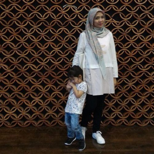 When you're trying to be pictured but your daughter wants to be in it too but don't want to stay put. 😁😁 ______________________________Hijab: @riamiranda  #riamirandaseahorse #riamirandasignaturescarf #voalseashore Top: @inforiamirandaPudica from @bliblidotcom #bliblidotcom #riamirandadaily #riamirandastylePants: Forever 21Shoes: @adidasindonesia#adidasneo________________________________#clozetteID #BloggerBabesID #ootd