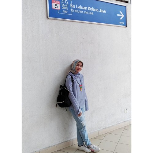I see travelling as a great learning process, and my biggest dream is to travel the world. ~Pooja Hegde

_
#ootd
Hijab: @inforiamiranda #riamirandastyle
Top: @ra_info #restuanggraini
Jeans: @cottonink #youxcottonink
Necklace: @andrearafflesia #kalunglego
Shoes: #adidasneo 
_
#udjomiotravel #rachanlie #clozetteID