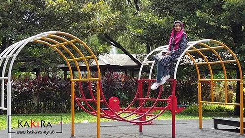 Inside every women there is a little girl who still wants to play. #OOTD #clozetteid #bloggerbabesid #JIRShawl #jenahara #stealjenaharastyle  #happysuchthing #such #suchbysuciutami #adidasneo