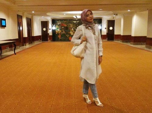 Simplicity is the keynote of all true elegance. -Coco Chanel-
.

_
#ootd tap for details.

#rachanlie #lifestyleblogger #ClozetteID #BloggerBabesID #riamirandadejavu #riamiranda #riamirandastyle #stealjenaharastyle #jenahara #malaikabags #youxcottonink