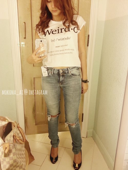 "Weirdo" Tee & ripped jeans from Pull & Bear