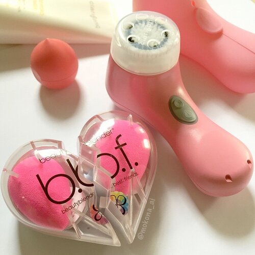 Recent hauls,
#beautyblender best friend ☆ #clarisonic mia2 faded rose.
#skincare #clarisonicmia2 #bb #ロート #rohto #チューリップ #chulip #beautyaddict #fdbeauty #femaledailynetwork #fdnlife #clozettedaily #clozetteid