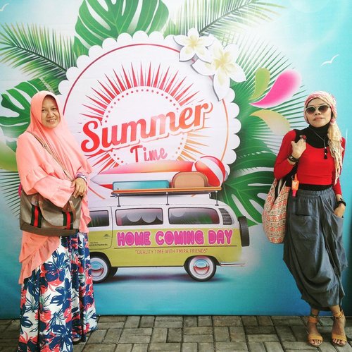 Whatever we wear are just to cover and not a barrier to keep on relationship. Why do we still judge others by covers? .
.
.
Counting days to anniversart of @univ_indonesia .
.
#instamoments #instagood #instahappy #instahappyday #happyhealthyme #friendship #clozette #clozetteid #lifestyleblogger #lifestyle #instafashion #fashionable #hijabi #hijabwear #homecoming #campuslife #universitasindonesia #latepost