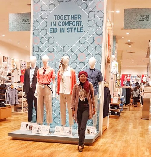 Sometimes the manequin is too tired and need a break, to walk around the mall. ..📷 @mfitrianna #instagood #clozetteid #lifestyle #ootd #hotd #uniqloindonesia #uniqlo #fashionable #fashionableme #fashionate #passioninfashion