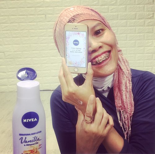 “I love taking care of my body and mind!” How I do implementing those Magic Words are by keeping in touch with all postive people, eating good food (means all savoury as posted on feeds LoL) aaaand pampering myself in #SensationalTouch moment with the new @nivea_id Sensational Body Lotion ..#instagood #clozetteid #beauty #lifestyle #instamoment #happyme #positivevibes #metime #mydailylife