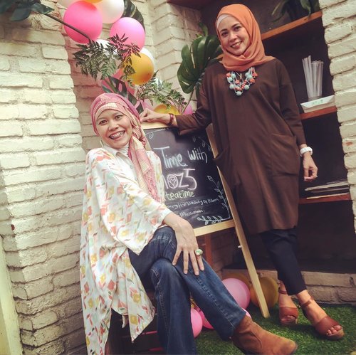 Back to colorful me, represents the colorful moment with @yuliamoz5 : a mother, womanpreneur, and inspiring muslimah. Thanks for having me and years of friendship ☺️..#beautymoment #clozetteid #lifestyle #hairtherapy #thebeautyofislam #moz5salon #fashionable #fashionableme #happymoment #beyoutiful #beauteatime #experiencethebeautyofislam