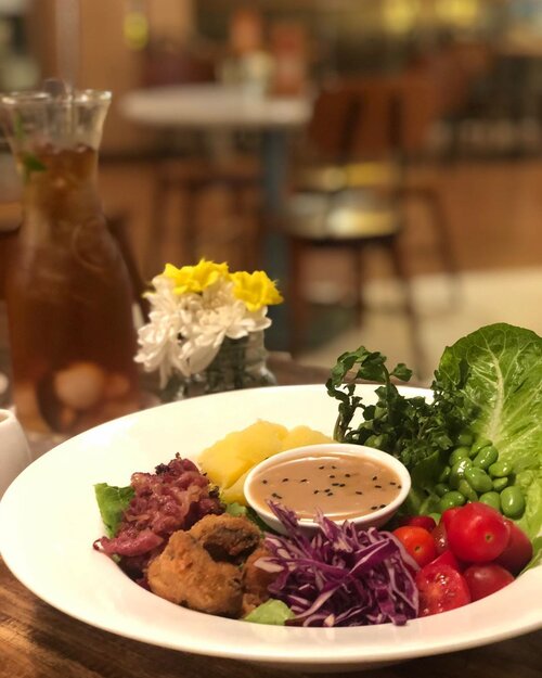 The more colorfull your meal, the healthier it is.
Mu dinner, my rainbow
.
.
#hummingbirdgogreen #clozetteid #lifestyle #foodie #foodiegram #foodpost #foodaddict #foodporn #happytummyhealthyme