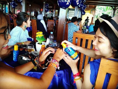 Friends share stories, loves, and care. Like @NIVEA_ID sun does during your trip. More than just a protection from UVA and UVB, it also keeps your skin healthy and shiny. Love the connection between two amazing gurls @satyawinnie and @titiwakmar 😘
.
.
#enjoythesun #instaxlent #beachlife #instagood #instahappy #friendship #labuanbajo #traveling #travelblogger #friends #clozetteid #lifestyle