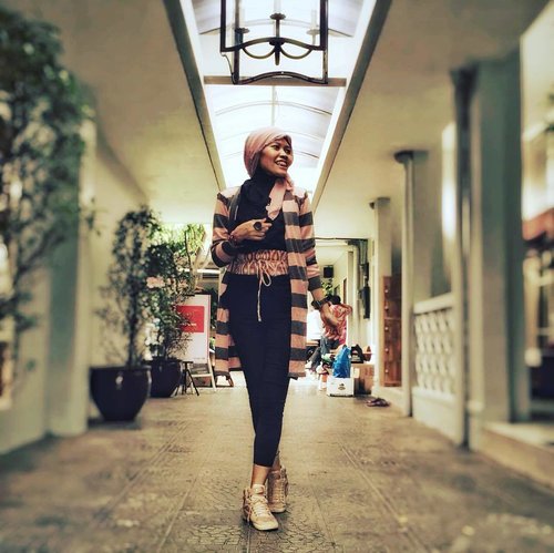 Every step we made, means alot. .
Pink+grey stripe outer by PinkEmma
Obi by @lindaleenk 
Black legging from @choystore 📷 by @aryanatar .
.
.

#clozetteid  #hotd #ootd #hijabi #hijabstyle #hijabifashion #instafashion