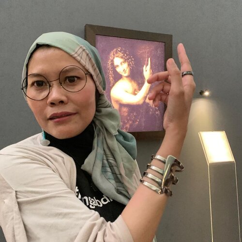 Orang lain terobsesi jadi mirip seleb Aku terobsesi menyerupai karya seni 🤭Bisa sebutin apa aja judulnya? Swipe dan siap-siap terkedjoet 😜📷 @johanamay #clozetteid #throwback #throwback2020 #artmuseum #artgallery #artsy #fashun #fashionate #fashionableme #ootd #hotd