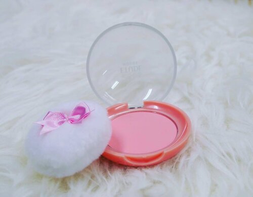 Like a girl when flattered by an adorable gentleman she loves, the nuance created when this Etude blusher touched my cheek.
.
.
.
 #ClozetteID #ClozetteIDReview #AltheaReview #AltheaxClozetteIDReview
#makeup #beautykit #beauty #instabeauty #cheek #korea #blusher