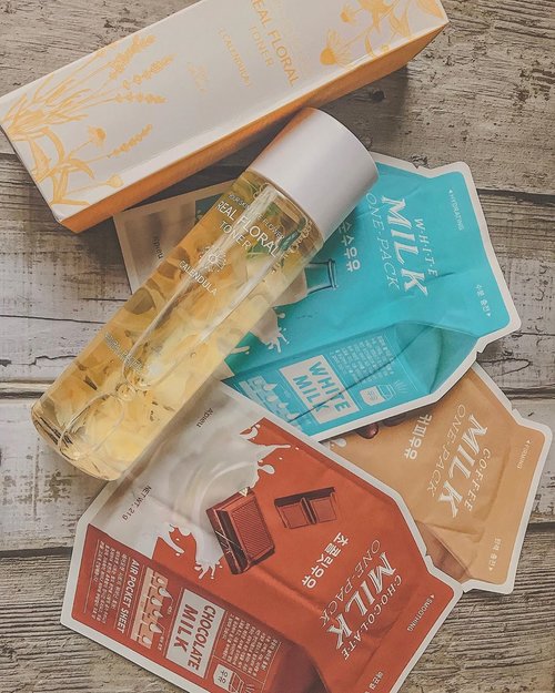 Incorporating some new products into my skincare routine : #RealFloral Calendula Toner & #Apieu Milk “One-Packs” - Sheet Masks in the cutest milk carton shaped packaging!⁣
⁣
⁣
⁣
⁣
⁣
⁣
.⁣
#kbeauty #skincarelove #selfcare #skincareblogger #bbloggers #clozetteid #ykskindiary #skinessentials ⁣