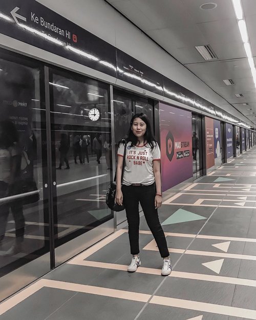 Welcome MRT.⁣⁣⁣(MRT Underground Station) 🚟⁣⁣⁣⁣#todaysstory #mrttrialrun #lookdujour #currentlywearing #ykwears #aboutalook #petitestyle #theartofslowliving #clozetteid⁣