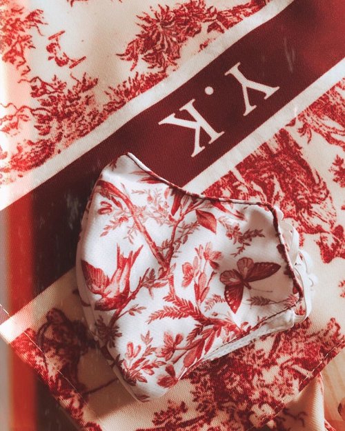 Kurang matching apalagi coba? 😁✌🏻⁣
Forever #missmatchymatchy❣️
⁣
And by the way, toile is one of my favourite print 😬⁣
⁣
⁣
⁣
⁣
⁣
⁣
⁣
.⁣
#toileprint #colorsofinstagram #quarantinelife #quarantinefashion #quarantinestyle #clozetteid⁣