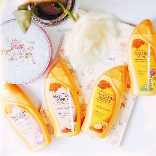 You gotta nourish to flourish 🧖🏻‍♀️ || Nourish your skin by applying body lotion. Natural Honey / @NaturalHoney_id has a few varieties, Which one would you choose? Ada Pure White untuk mencerahkan, Firm & Youthful untuk mengencangkan, Antioxidant untuk menyehatkan kulit, dan Moisture Rich untuk melembabkan. My fave is Firm & Youthful 🙂
.
.
.
.
.
.
.
.
.
#bodycare #bodylotion #gowiththeglow #beauty #beautyblogger #naturalhoney #beautyenthusiast #youthfulglow #clozetteid