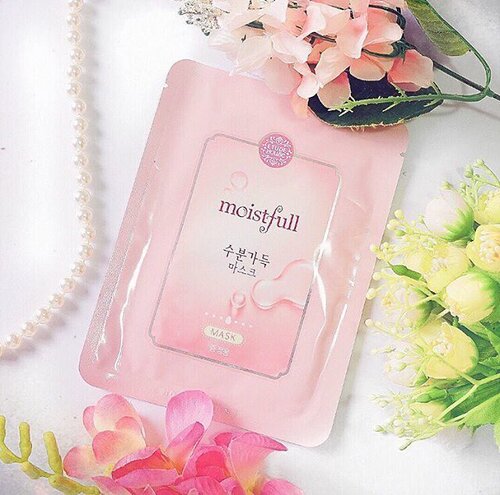 🌸< w e e k l y . f a c e . m a s k >🌸
.
.
.
#facemask #sheetmask #beautygram #skincaregram #skincarediary #skincareblogger #skincare #iglove #etudehouse #beautyblogger #indonesianbeautyblogger #picoftheday #clozetteid