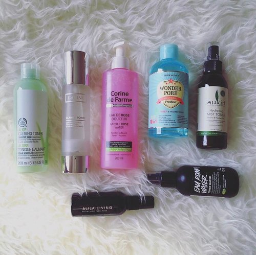 Not feeling so good today since yesterday, but still managed to do a quick round up of all the toners I'm currently using right now. I use these toners in turns, depending on my skin condition. I still have a few toners in my stock drawer that I'm not currently using but occasiobally I would use them too if I got bored with my current toners 😜 Who else love toners ? ✌🏻....#facetoner #skincareroutine #skincareblogger #skincareaddict #skincarediary #skincaregram #skincarelove #skindiary #instablogger #clozetteid