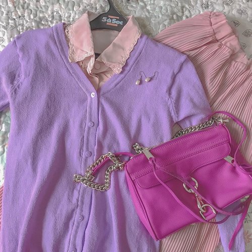 Pink and Purples for today’s ... ⁣
⁣
⁣
⁣
⁣
⁣
⁣
⁣
.⁣
#pastelcolors #outfitflatlay #lookdujour #currentlywearing #ykwears #aboutalook #pinksandpurples #clozetteid⁣