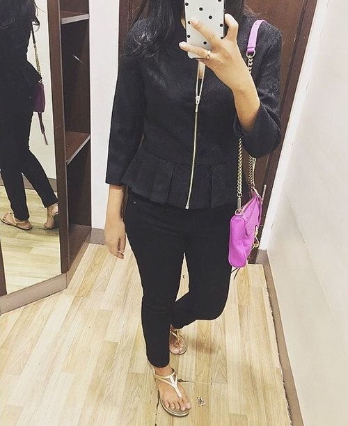 Executive discount 50% off at Citos !
This jacket. Yes or No? 
I say Yes 😊 (She came home with me 😉)
.
.
.
#newin #haul #shoppingday #saleinfo #mataharisale #blackonblack #aboutalook #stylegram #wiwtindo #ootdid #clozetteid