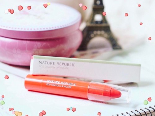 One of my current favorite lippies these days is @naturerepublic_kr Eco Crayon Lip Rouge (in 03 Peach Coral) that I got from my sissy @wienazakaria from her Korea trip 😘😘 The color is a lovely warm orange shade and the formula is very moisturizing. Doesn't need a sharpener for this one too! 💋💄
.
.
.
.
#lipstickreview #lippies #lotd #todayslipstick #naturerepublic #kbeauty #beautygram #bblogger #beautyblogger #indonesianblogger #kmakeup #makeupgram #lipoftheday #fdbeauty #clozetteid