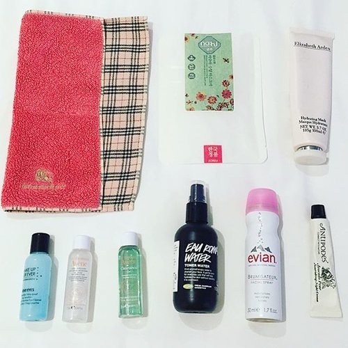 Last weekend Staycation PM routine (will be blogged soon) :
• Eye Makeup Remover : #MakeUpForever Sens'Eyes
• Face Makeup Remover : #Avene Cleansing Milk
• Face Wash : #Avene Cleanance Gel
• (Double Masking) 1st Mask : #ElizabethArden Hydrating Mask
• Re-hydrate : #Evian Facial Spray
• (Double Masking) 2nd Mask : #No:hj
• Face Toner : #LushCosmetics Eau Roma Water
• Moisturize : #Antipodes Avocado & Pear Night Cream
= Extra : #burberry pink face towel ( #newin ! ) 🌷🌷🌷🌷🌷
#ykskincare #flatlay #skincarediary #skincare #skincareblogger #skincaremenu #skindiary #skincareroutine #beautyroutine #beautygram #fdbeauty #starclozetter #clozetteid