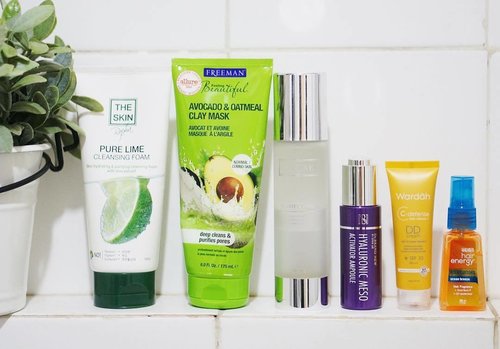 (#blog) | This morning's routine ( I had time for a 15 mins mask 😉) :
.
🍃
Cleanse : The Skin Pure Lime Cleansing Foam.
Mask : Freeman Avocado & Oatmel Clay Mask.
Toner : Lavine Clarity Toner.
Essence / Ampoule : Dr BrandNew Hyaluronic Meso.
Moisturizer + Sunscreen : Wardah C-Defense DD Cream.
Hair : Makarizo Hair Energy in Ocean Breeze.
.
.
.
🍃🍃🍃🍃
#skincareroutine #skincareregimen #skincarediary #beautydiary #skincarelove #skincarejunkie #beautyblogger #indonesianbeautyblogger #ykskincare #clozetteid