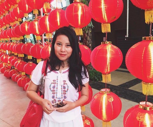 Forgot to post this earlier during the lunar new year, but hey .... Red is one of my fave color ❤️🏮🏮
.
.
.
.
#justme #lantern #colorsofinstagram #makeportraitsnotwar #postthepeople #starclozetter #clozetteid