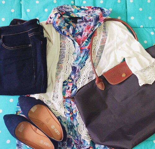 Already in a holiday mood ! 😀 Happy long weekend everyone 💕🌸💕🌸
.
.
.
.
#whatiworetoday #currentlywearing #ootdshare #lookbookindo #fashionflatlay #realoutfitgram #aboutalook #clozetteid