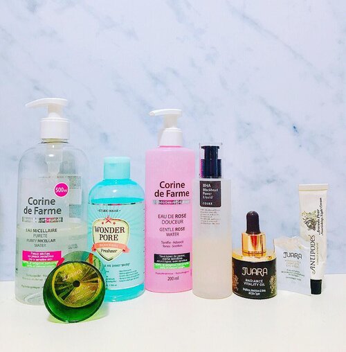 { #blog } | Last night's routine :
.
🌸
Cleanse : #CorineDeFarme Purity Micellar Water
PH Balancing Toner : #EtudeHouse Wonder Pore Freshner
Hydrating Toner : @corinedefarme_id Gentle Rose Water
Actives : #CosRx BHA Blackhead Power Liquid
Face Oil : @juaraskincare Radiance Vitality Oil
Moisturizer : #Antipodes Avocado Pear Night Cream
Eyecare : #Juara Eye Cream
.
Extra : #BathBodyWorks Leaves Candle for mood booster
.
🌸
.
.
.
.
.
.
#skincaregram #skincarediary #skincareblogger #kbeauty #skincareregime #skincarecommunity #rasianskincare #gowiththeglow #youthfulglow #beautyblogger #bloggerperempuan #ykskincare #skincaregoals #instablogger #fdbeauty #clozetteid