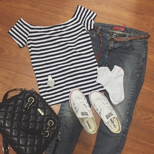 I rarely wear sporty sneakers like this #converse #allstars because it's not really my thing, but hubby likes it, so ... yeah ...
👟👟👟👟👟
Stripes for #castyle_april | Sneakers for #stylepledgeapril
#flatlay #ootdshare #personalystyle #jeans #casualchic #myootd #whatiwore #todayiwore #clozetteid