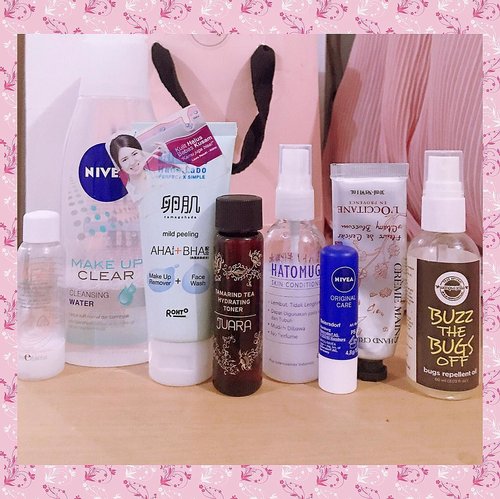 [#blogged] | This is my current overnight #skincareroutine whenever I stayover at my parents house :
.
🌸
• Makeup Remover : #Avene
• Cleanse : #Nivea Makeup Clear Cleansing Water
• Double Cleanse : #Hadalabo AHA / BHA makeup remover + face wash
• Toner : #Juara Tamarind Tea Hydrating Toner
• Hydrates : #Hatomugi Skin Conditioner
• Lipcare : Nivea Original Care
.
EXTRAS :
• Handcare : #Loccitane
• Mosquito Lotion : Buzz The Bugs Off
🌸
.
.
.
.
.
.
.
#skincarediary #skincaremenu #skincaregram #skincareblogger #beautydiary #beautyblogger #indonesianbeautyblogger #clozetteid