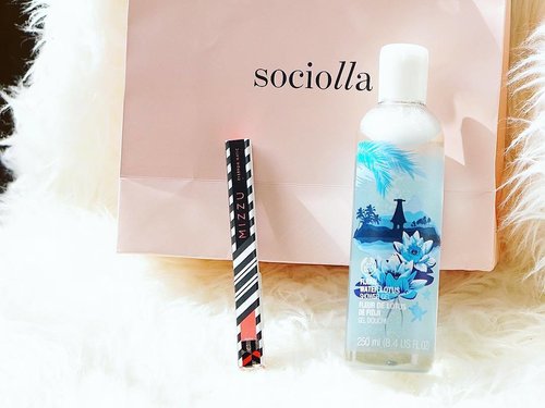 (#blogged) || My Sociolla freebie/haul post is already up on zè blog ! This time I chose #thebodyshop Fijian Water Lotus Shower Gel. I also added Mizzu Eyebrowmatic to my cart because I need a new stock on eyebrow filler 😎
==========
Don't forget that you can add my discount voucher untuk potongan Rp 50,000 (min purchase Rp 250,000) => tdk berlaku untuk barang diskon & produk Rollover Reaction di sociolla website.
.
Just add code : " SBNLAZOX " on your shopping cart :)
.
And don't forget to read the review on the blog :)
www.twothousandthings.com
.....
==========
#blog #indonesianbeautyblogger #beautyblogger #productreview #bodycare #mizzu #beautyhaul #newin #haul #recentpurchase #beautystuff #sociollablogger #bbloggers #clozetteid