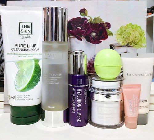 (#blog) | This morning's #skincareroutine - lately i'm trying to get back to my skincare routine again after slacking off for a few months 😢
.
🍃 Cleanse | The Skin Pure Lime Cleansing Foam
🍃 Tone | Lavine Clarity Toner
🍃 Ampoule | Dr BrandNew Hyaluronic Meso Activator
🍃 Moisturize | Lavine Clarity Moisturizer
🍃 Eyes | Clinique All About Eyes Serum
🍃 Lip | EOS Lip Balm in Honeysuckle Honeydew
🍃 Body | Lancome La Vie Est Belle Fragrance Lotion
.
.
.
.
#skincareregimen #skincaregeek #skincareblogger #love #skincarediary #ykskincare #skincarelover #skincaregram #beautyroutine #morningroutine #rasianskincare #blogged #bblogger #skincarelove #fdbeauty #clozetteid