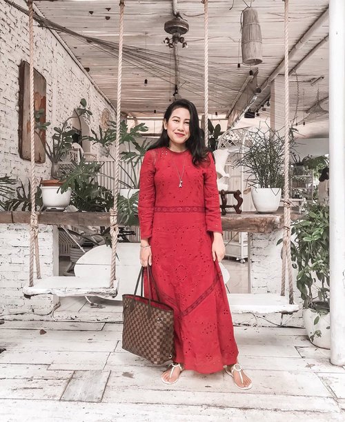 Kemaren pas Aidil Adha gak sempet foto abis sholat Ied, but I re-wore this exact outfit yesterday 😉⁣
⁣
⁣
⁣
⁣
⁣
⁣
⁣
⁣
.⁣
#iduladha2019 #modeststyle #lookdujour #ykrayawears #aboutalook #theeverygirl #petitestyle #clozetteid⁣