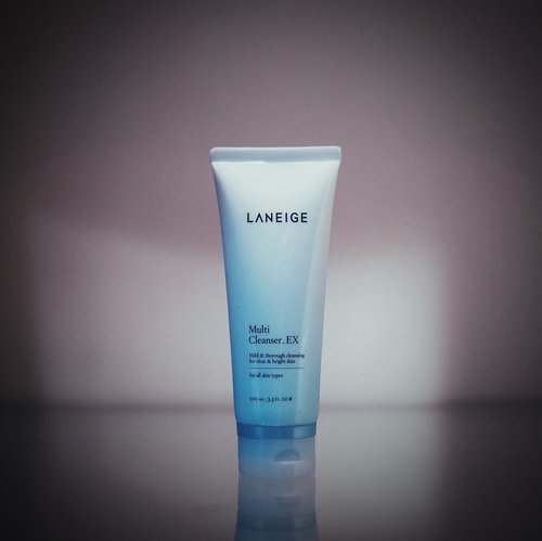 My current HG face cleanser. Perfect for traveling too because it helps clean traces of light makeup and it comes in lotion tube instead of liquid. Love the texture and formula on this one. Really cleanses off any dirt, excess oil, and makeup residue, and didn’t dry out my skin 💙
.
.
.
.
.
.
#laneigereview #productreview #bbloggers #beautygram #skincarereview #skincarelove #skincarejunkie #facewash #rasianbeauty #kbeauty #skinessentials #skincareroutine #skincarecommunity #gowiththeglow #instablogger #clozetteid