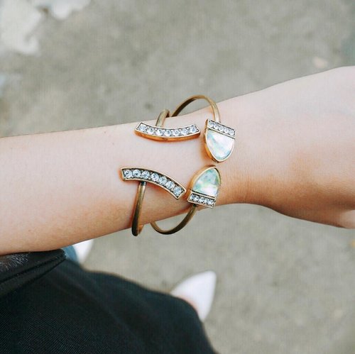 ✌🏻[ a r m . c a n d y ] ✌🏻
.
.
.
.
.
.
.
#fashiongram #accessories #armcandies #armcandy #armparty #stylefile #stylenanda #blingedout #fblogger #lookoftheday #lotd #todaystyle #clozette #clozetteid