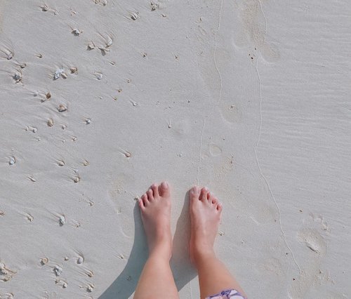 " I missed going barefoot in the sand..." 👣👣👣
.
Anyway, I just realized that this week is my birthday week ! Yippikayeyynesszzz!! ♥️❤️♥️❤️
.
.
.
.
.
.
.
.
#barefoot #sandybeach #seaandsand #iglove #igdaily #atthebeach #takemeback #footinthesand #anakpantai #athomeintheworld #dametraveler #pasirputih #clozetteid #summervibes #fromwhereistand