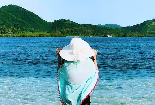 Ocean is my potion, I need vitamin sea ... 🌊🌊👒☀️
.
.
.
.
#vitaminsea #beachlife #beachtrip #beachstyle #seaview #seaside #seaside #travelbug #travelgram #travelstories #travelphotography #visitindonesia #vacationmode #sea #gilikedis #lombokisland #indonesia #clozetteid