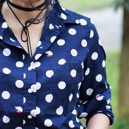 I'm an animal lover but apparently I don't have any animal printed items in my wardrobe except for this fox print navy shirt from gap. Maybe I should buy more? 🤔🤔 😜.......#abcstylechallenge #busybeingfabjuly #ootdshare #animalprint #polkadot #wiwt #todayimwearing #wardrobediary #instablogger #clozetteid